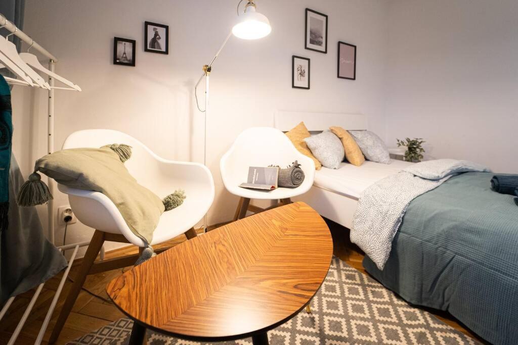 Апартаменты Mini Studio In Masaryk Quarter - Брно Экстерьер фото