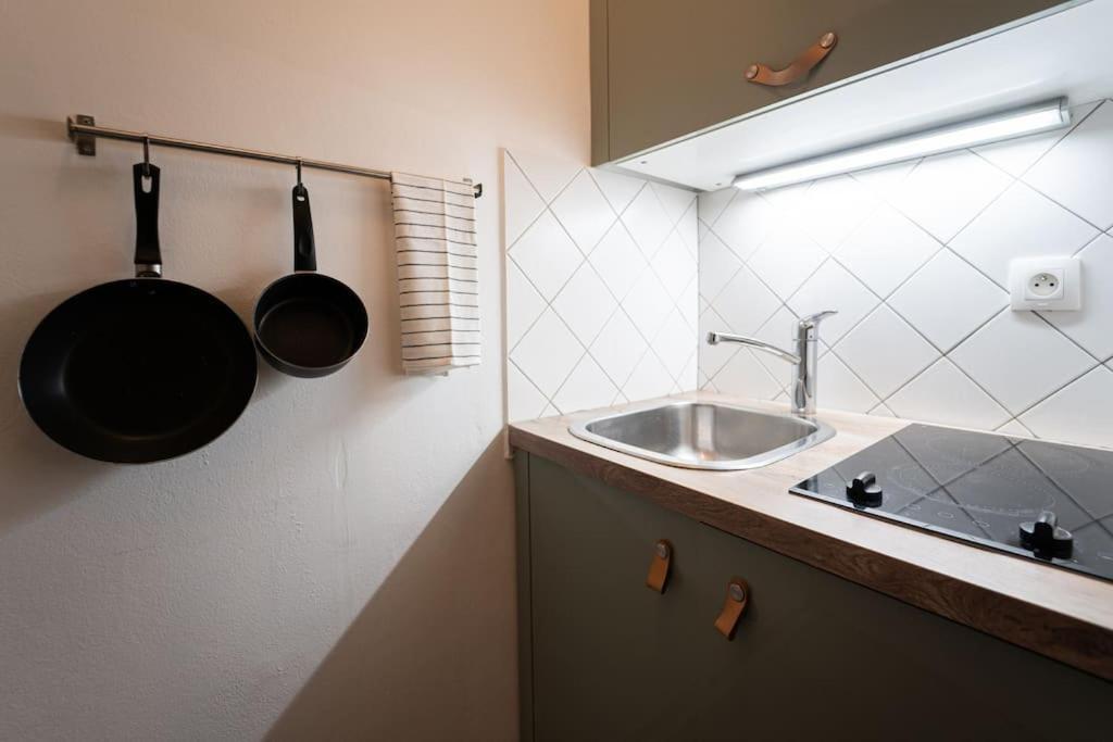 Апартаменты Mini Studio In Masaryk Quarter - Брно Экстерьер фото