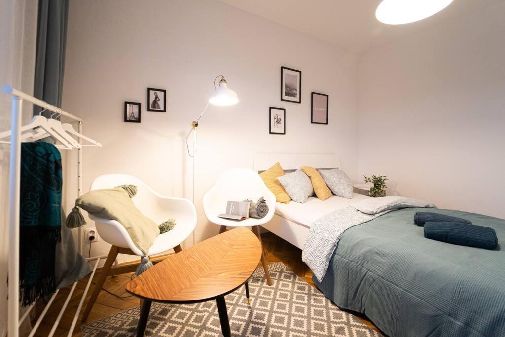 Апартаменты Mini Studio In Masaryk Quarter - Брно Экстерьер фото